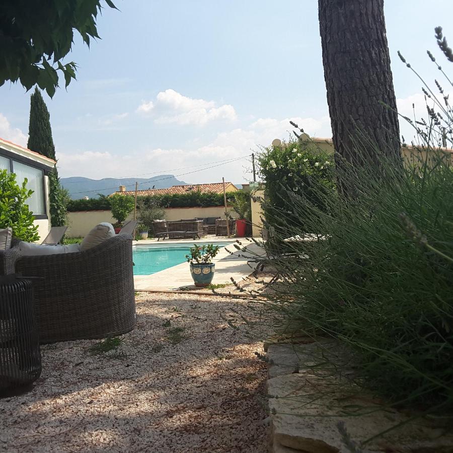 Bed and Breakfast Philoxenia Pourrieres Exterior foto